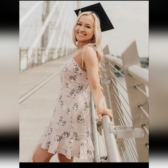 Express Dress 🤍 - Picture 2 of 15